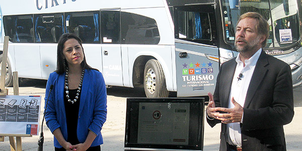 Ministro Pedro Pablo Errazuriz y María Francisca Yañez presentan el nuevo examen teórico profesional