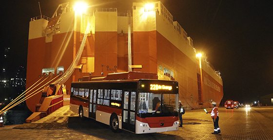 Gobierno recibe 100 nuevos buses que llegan a Chile para duplicar flota del Transporte Público