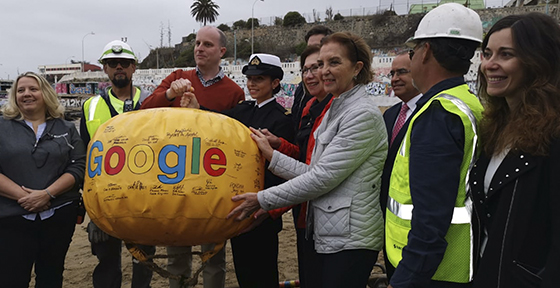 Ministra Gloria Hutt recibe cable submarino de Google que une Latinoamérica con California
