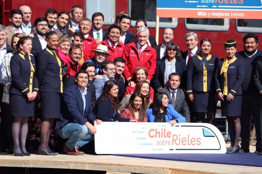 Foto oficial del lanzamiento Plan #ChileSobreRieles