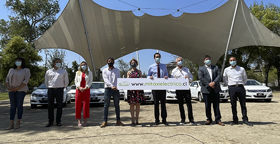 Junto a Energía lanzamos programa para recambio de taxis básicos a eléctricos