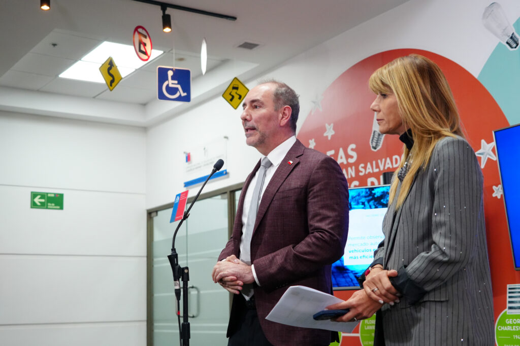 ministro Louis de Grange y ministra Ximena Rincón.